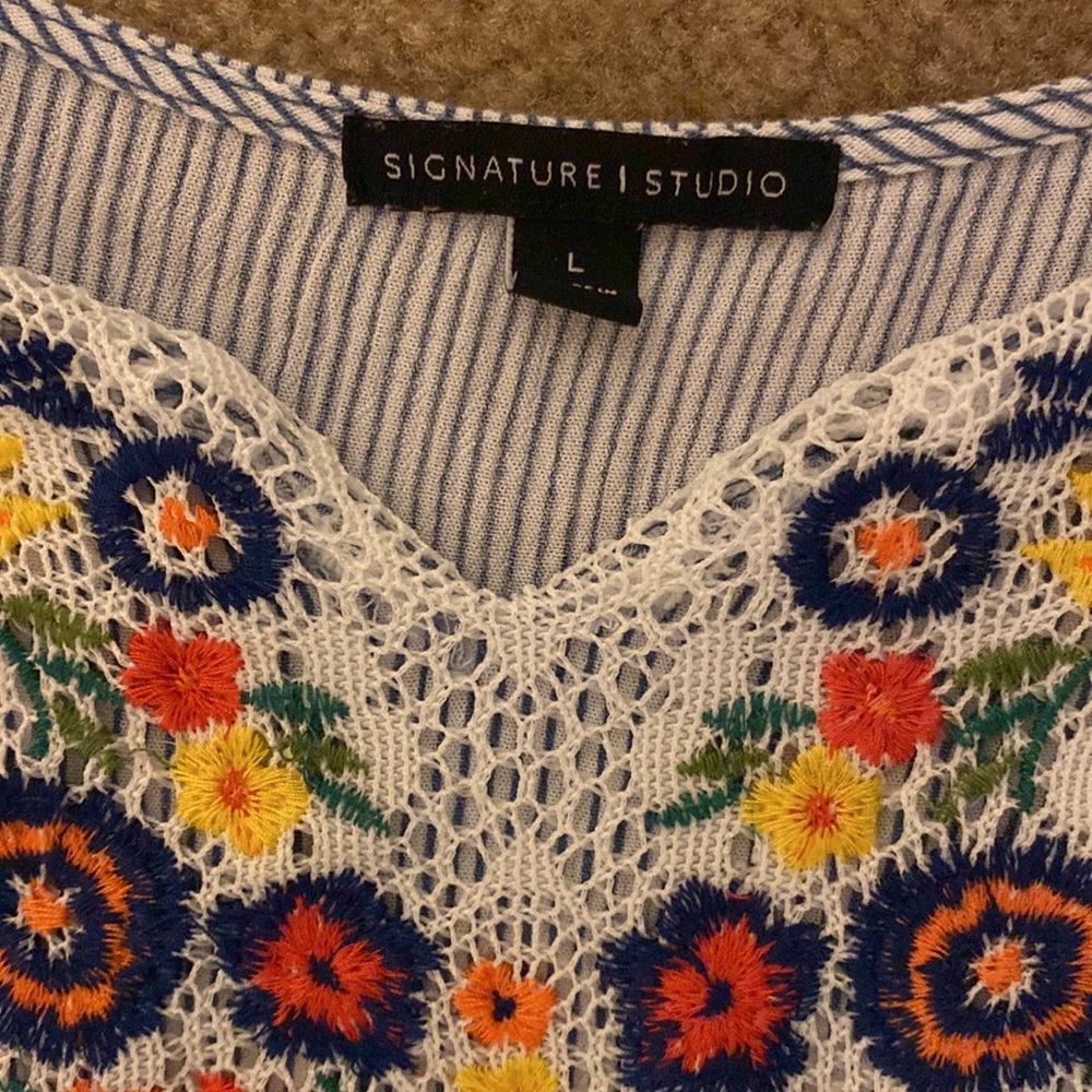 ❤️2 for $10 Blue and White Stripe Top Stitched Flower Designs - Picture 8 of 10